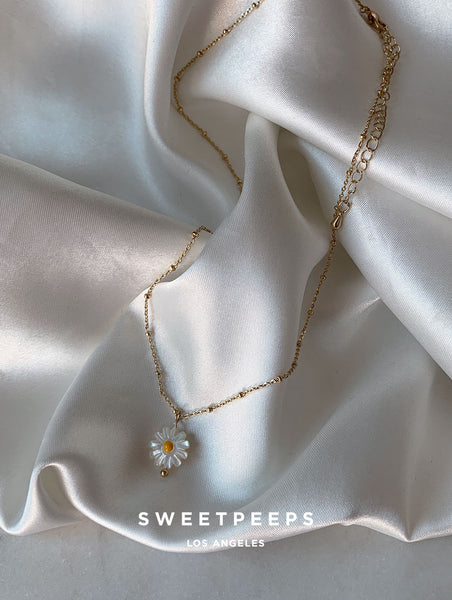 Gold Dainty Daisy Pendant Necklace