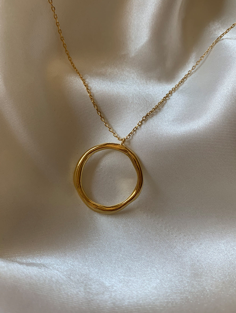 18k Hammered Circle Necklace