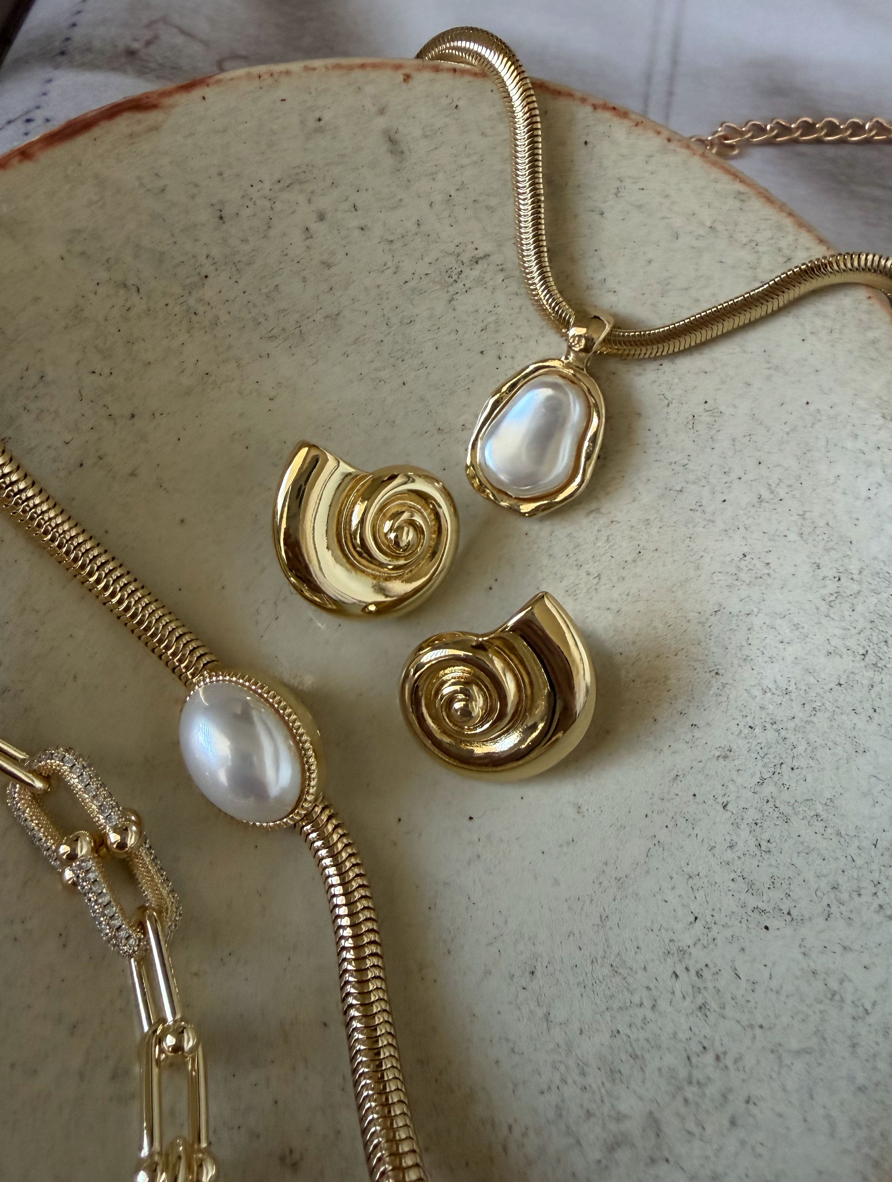 Bold Shell Studs – SP Inc.