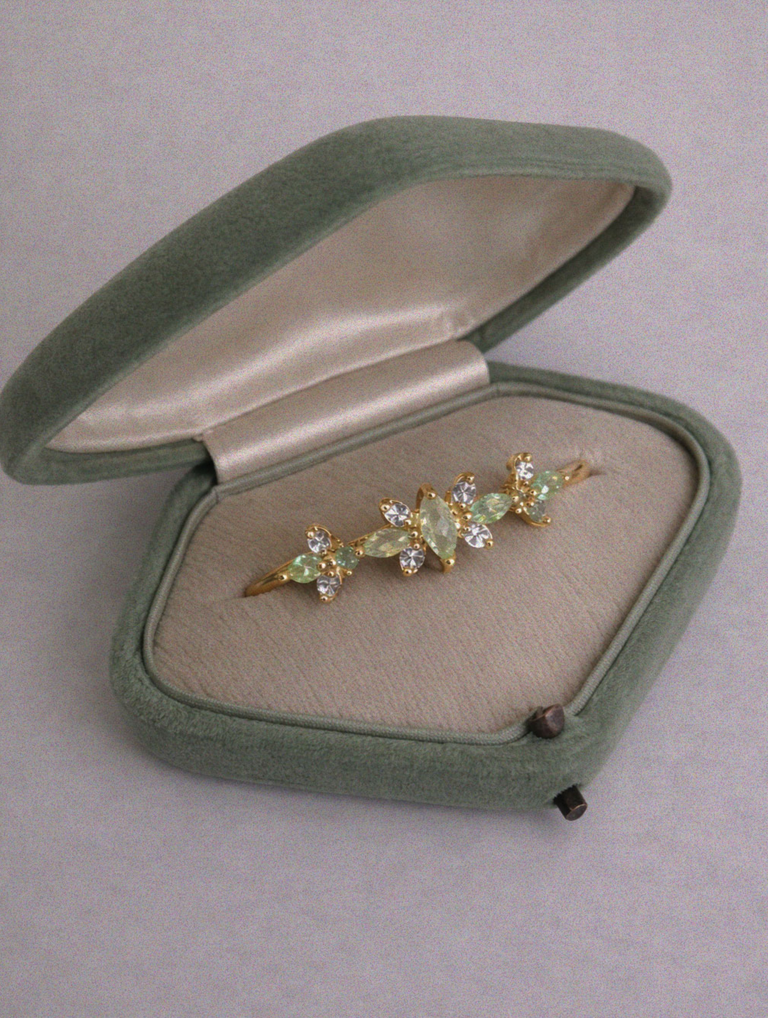Lizzie Peridot Crown Ring