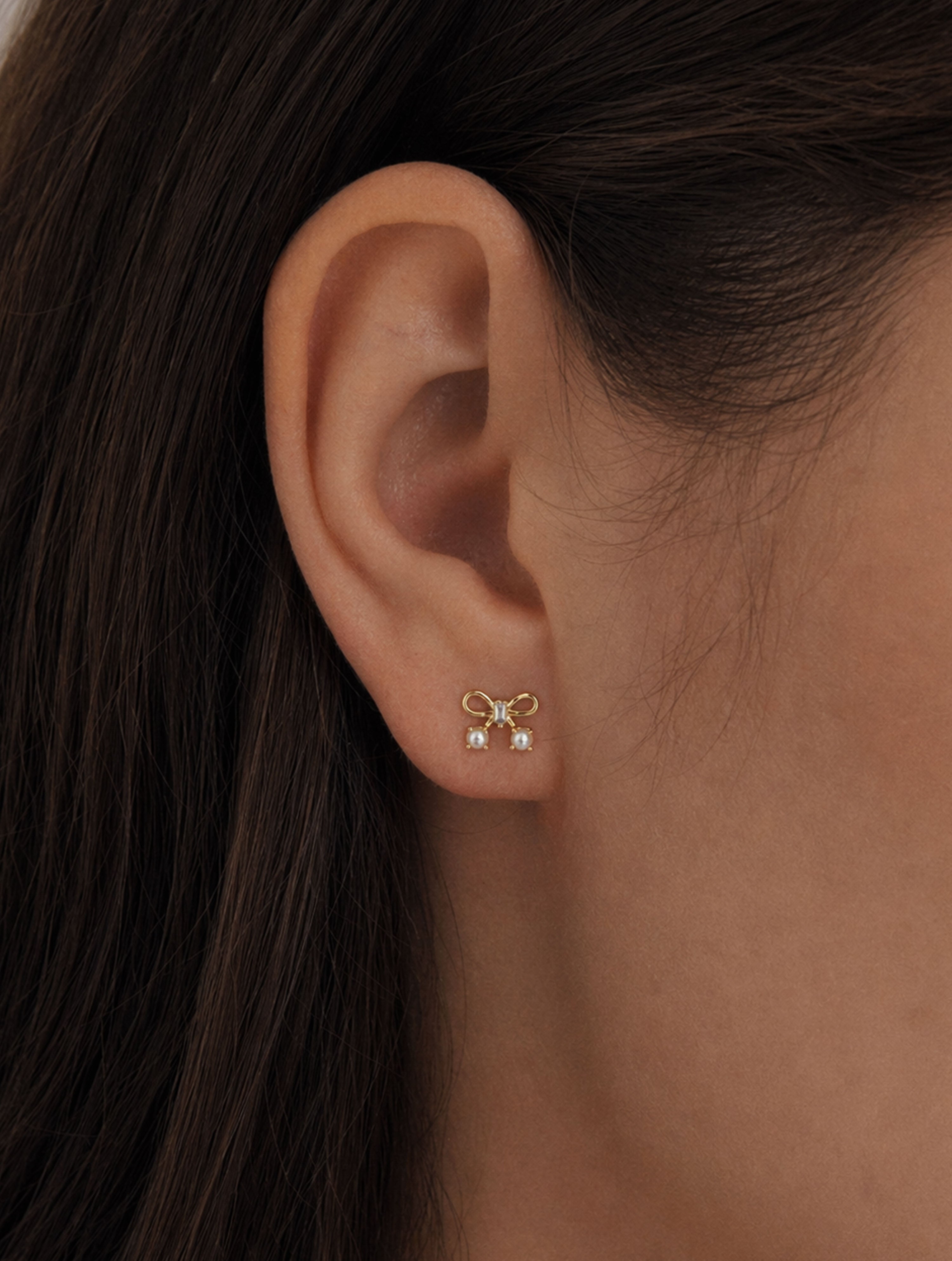 Jollie Tiny Pearl Bow Studs