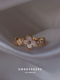 Lily Pearl Clover Ring