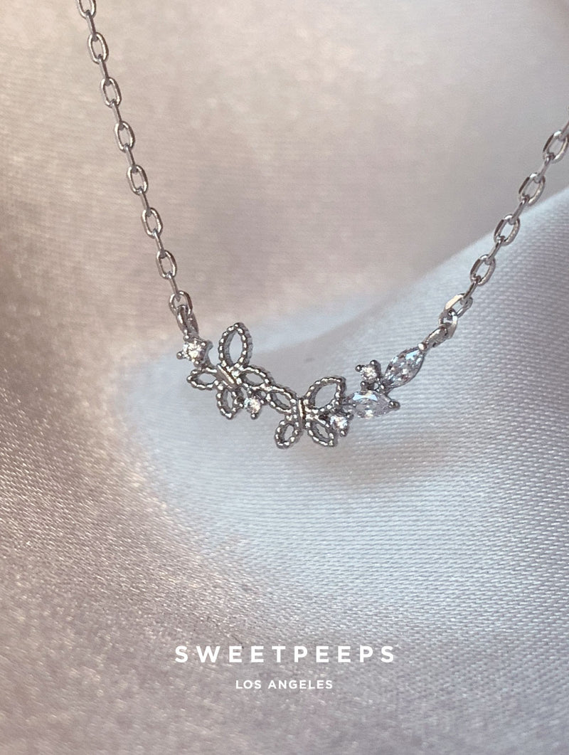 Rose Cutout Necklace - Silver