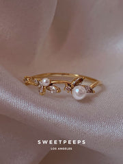 Yolanda Tiny Pearls Ring