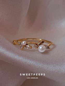 Yolanda Tiny Pearls Ring
