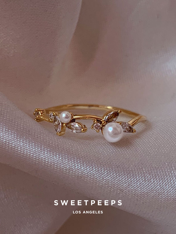 Yolanda Tiny Pearls Ring