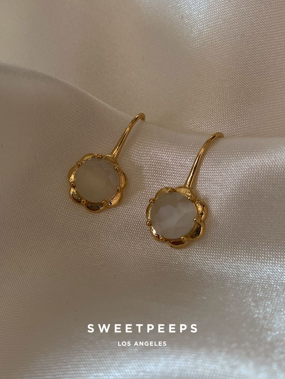 Selune Milky Earrings