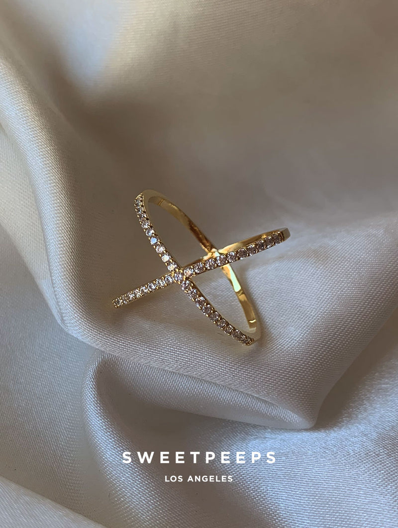 Round Diamond Crisscross Ring | Ouros Jewels