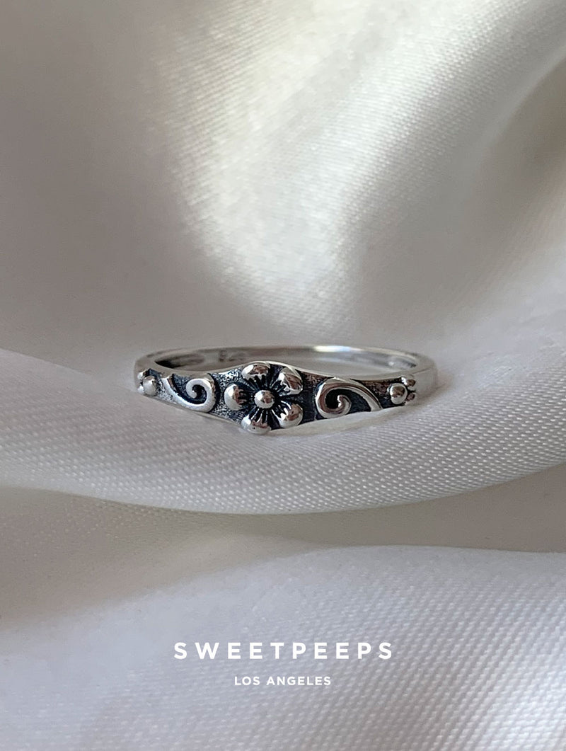Engraved Flower Ring (Silver)
