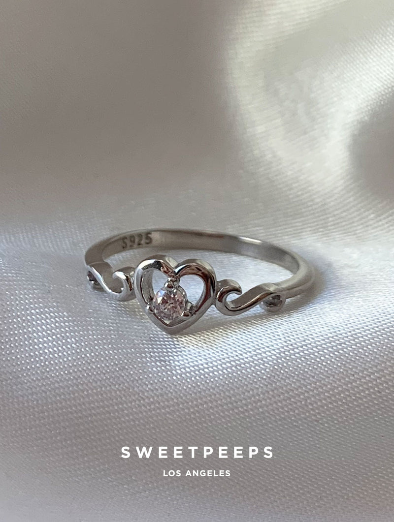 Ethereal Heart Ring (Silver)