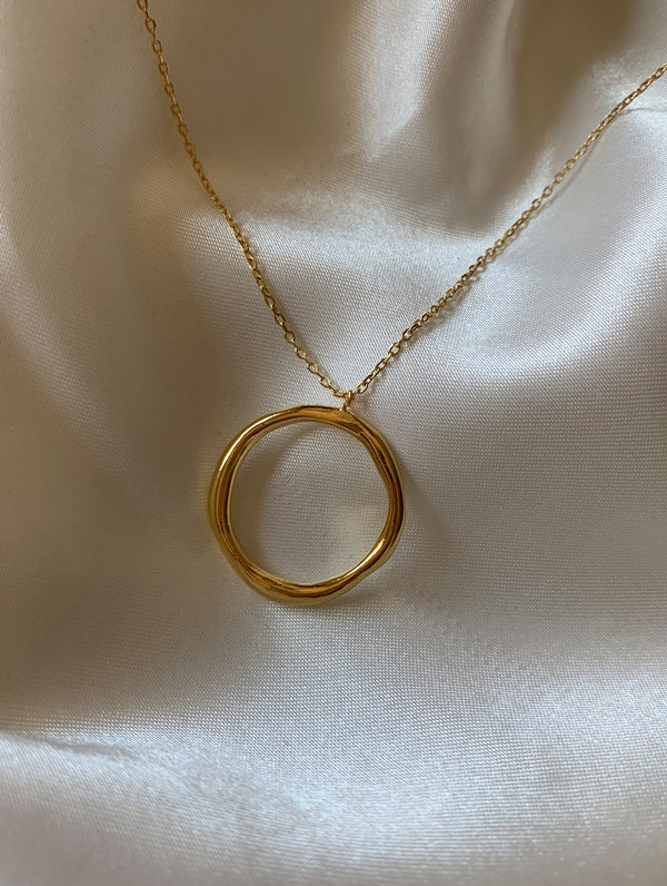 18k Hammered Circle Necklace