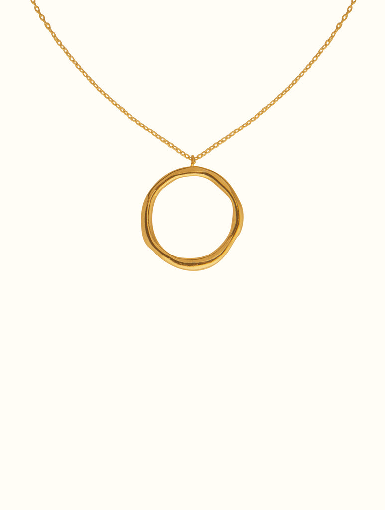 18k Hammered Circle Necklace – SP Inc
