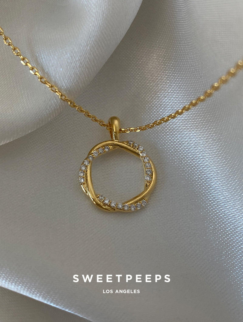 Overlap Circle Necklace