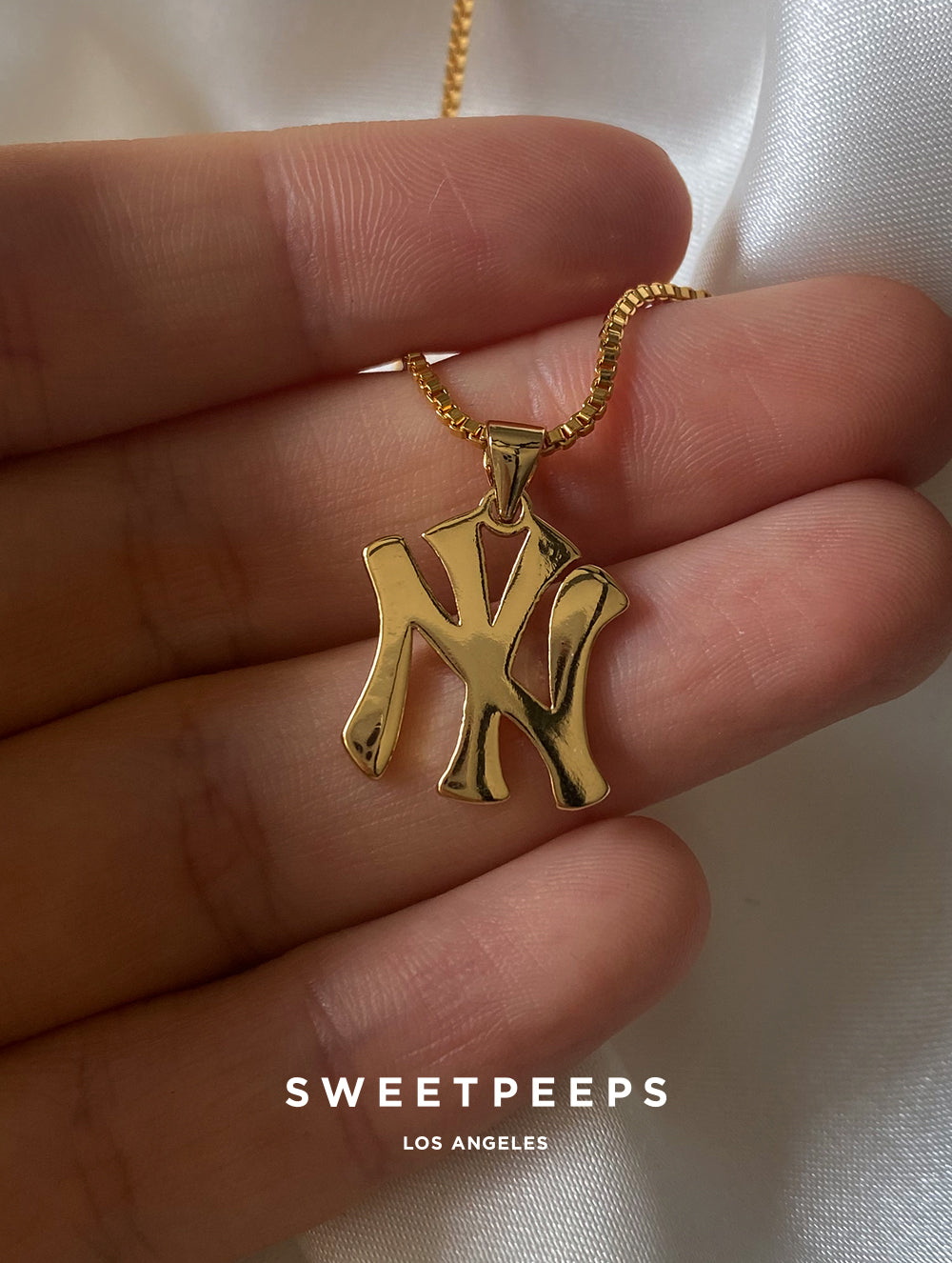 New York Pendant Box Chain Necklace